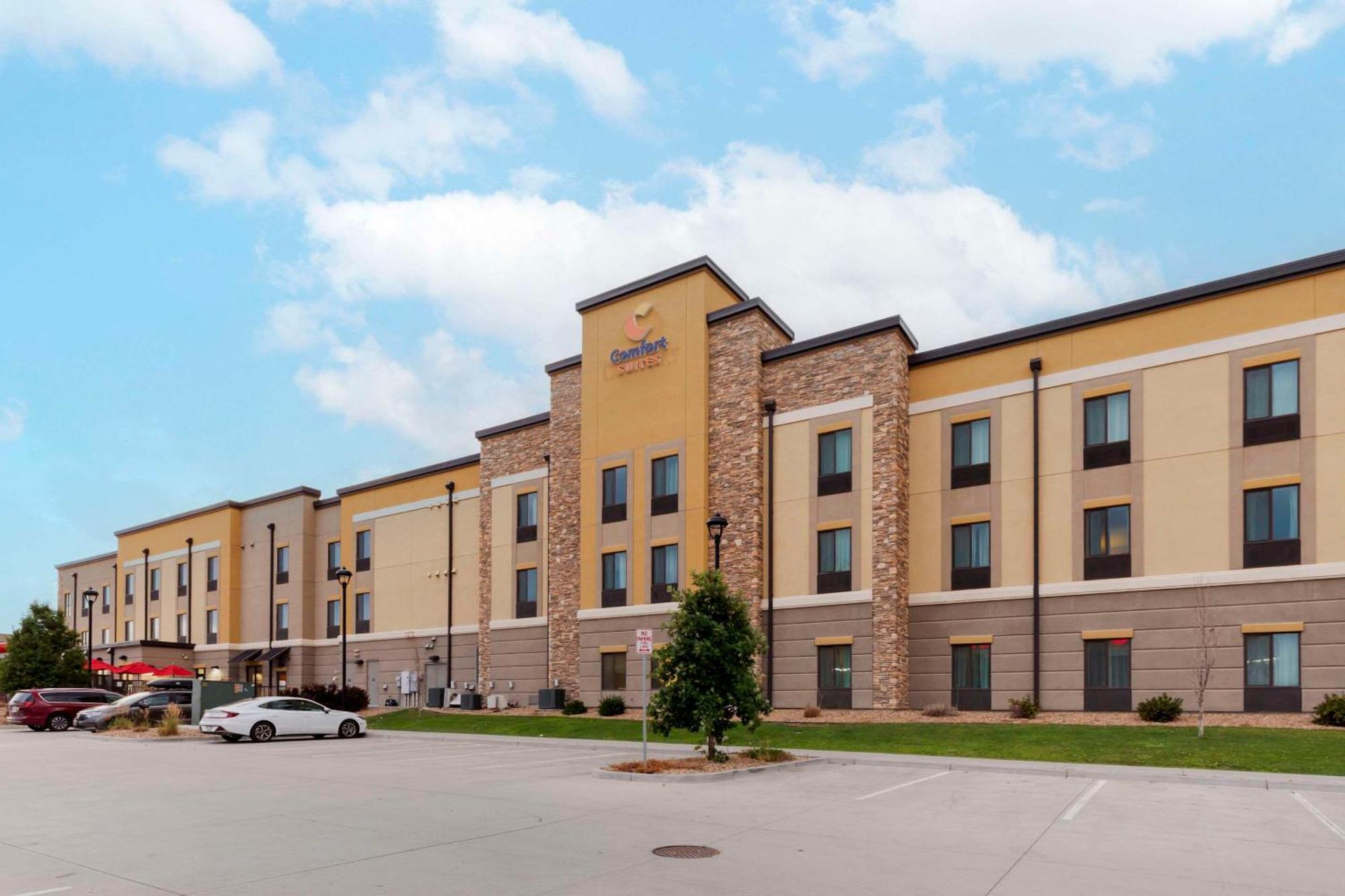Comfort Suites Loveland Exterior photo
